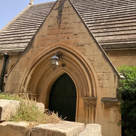 Family & Friends Modern سليمة